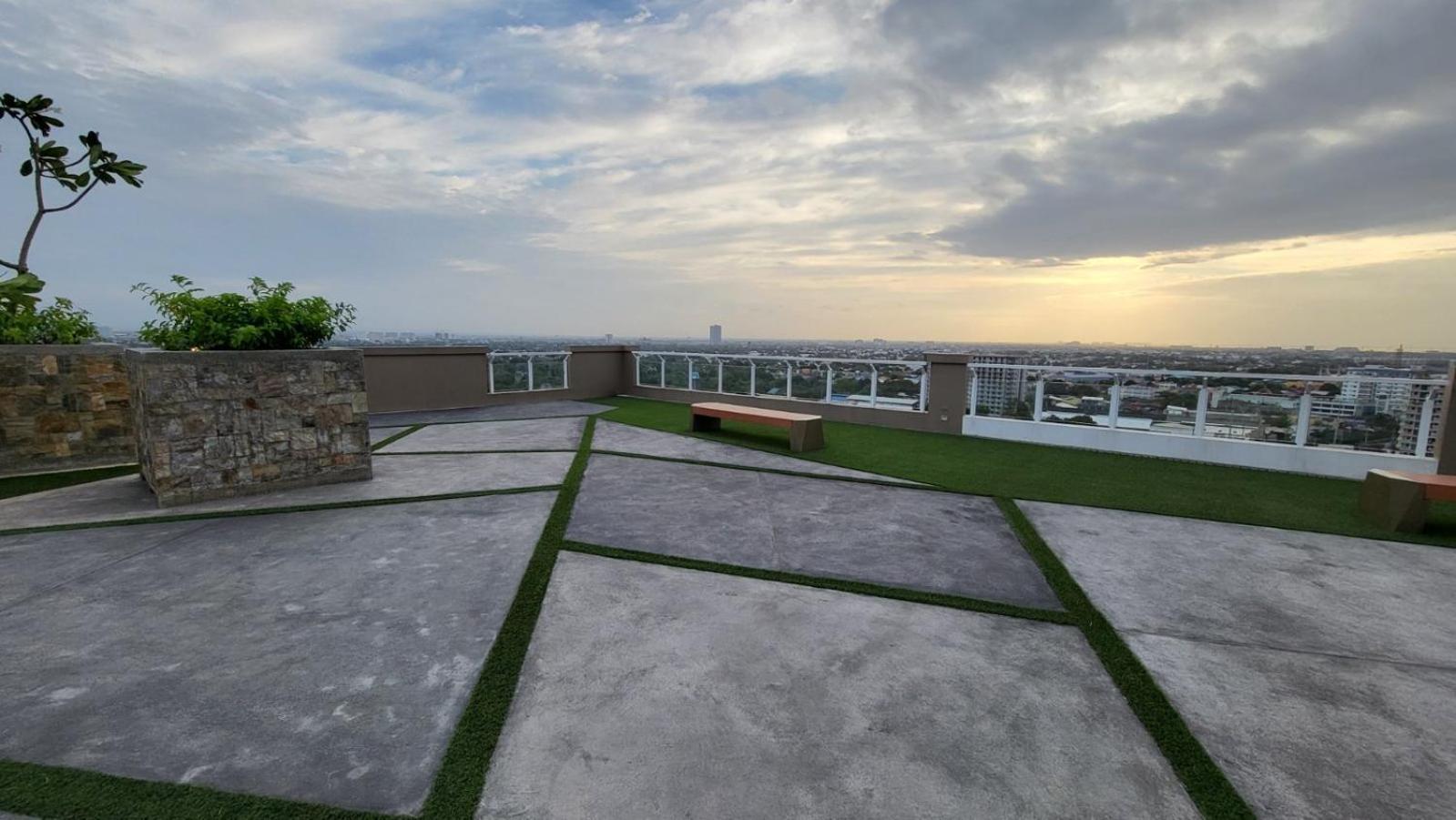 The Atherton- Spacious Modern Condo Unit In Paranaque Near The Airport, Makati, Bgc And Highways Paranaque City Exterior photo
