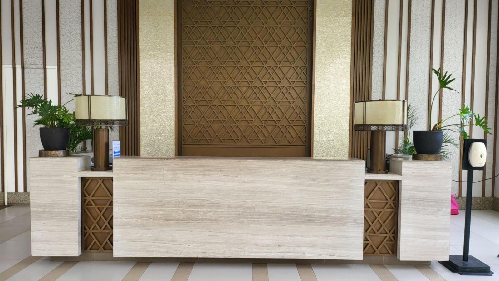 The Atherton- Spacious Modern Condo Unit In Paranaque Near The Airport, Makati, Bgc And Highways Paranaque City Exterior photo